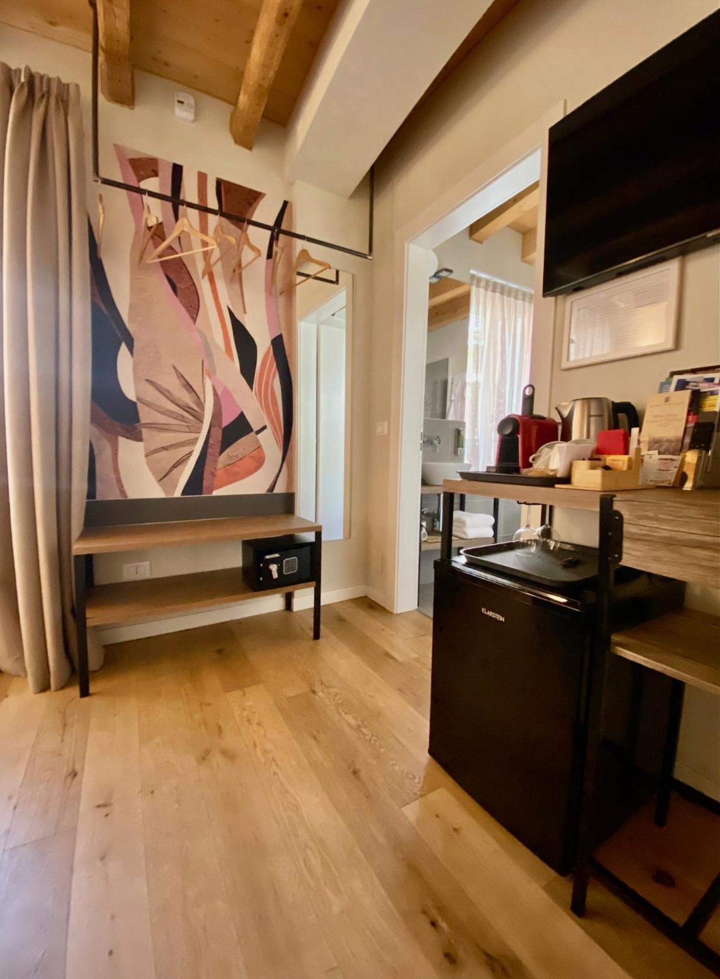 Malvezzi24 Boutique Rooms เดเซนซาโนเดลการ์ดา ภายนอก รูปภาพ